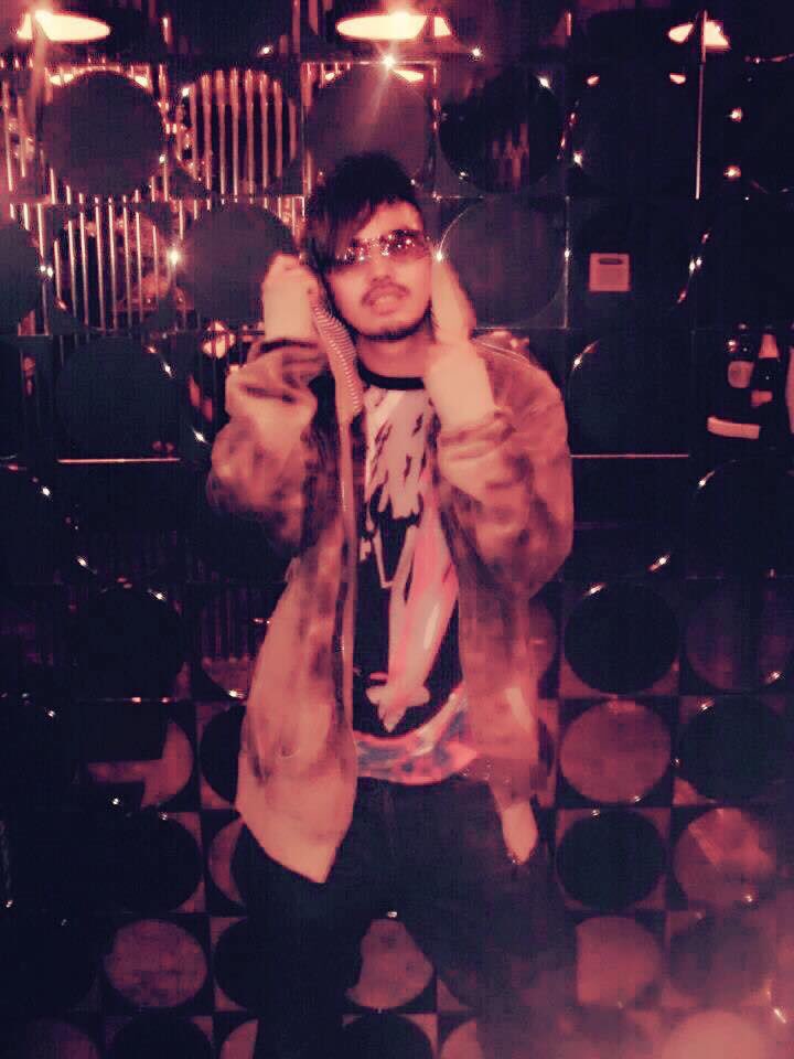 Men's show bar 『H』 on Twitter "皆様の暖かいお気持ち、応援のおかげでH Tシャツが在庫切れの為 SOLD