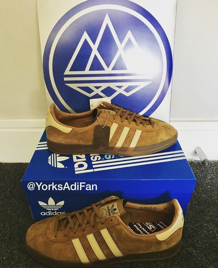 YorksAdiFan's tweet photo. Mallisons with a free vinyl
#Adidas #AdidasOriginals #Mallison #MarkAllison #FuckCancer #AdiFan #AdiFamily #YorksAdiFan https://t.co/Dth3av4pBr