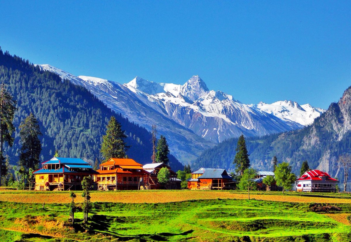 Sharda is a small town located in Neelam Valley, Azad KashmirLocated in the upper part of Neelam District alongside the banks of Nelam river and between two mountain peaks Nardi and Shardi overlooking the small town,Sharda offers some spectacular views and a relaxing atmosphere