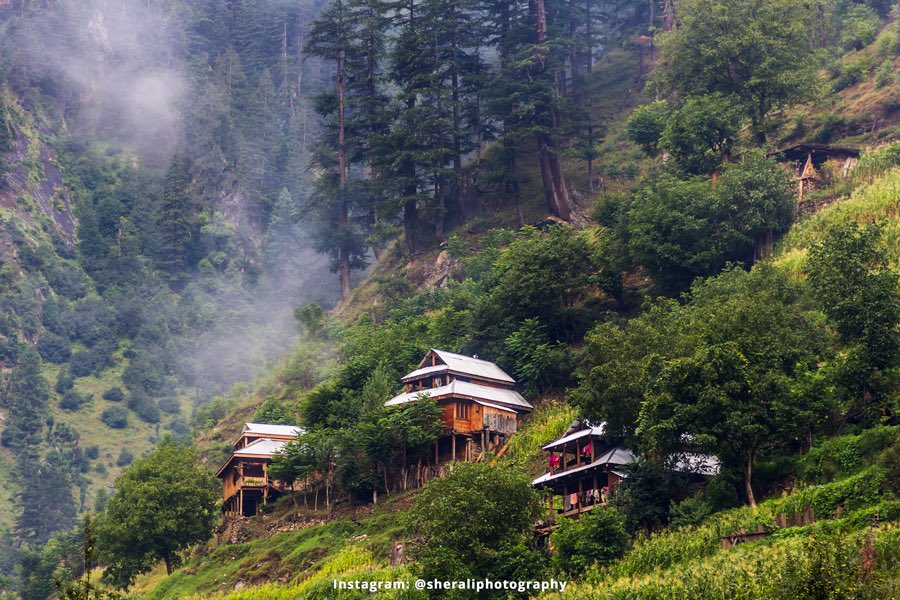 Sharda is a small town located in Neelam Valley, Azad KashmirLocated in the upper part of Neelam District alongside the banks of Nelam river and between two mountain peaks Nardi and Shardi overlooking the small town,Sharda offers some spectacular views and a relaxing atmosphere