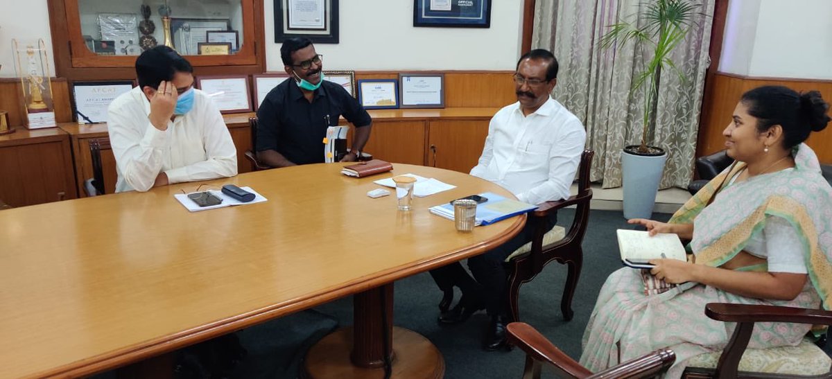GBAChiefComm's tweet photo. Held a meeting with Labour, Social Welfare &amp; BBMP officers to discuss distribution of grocery kits. It was decided to share responsibility -  Migrants on streets (Labour), Migrants at sites (BBMP &amp; CREDAI) &amp; Migrants in rented houses/Slums (PDS, non-PDS &amp; Call Centre/Helpline). https://t.co/MWMeIpZ8f2