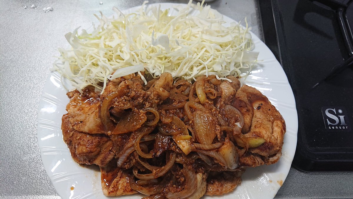 みやはん 豚ロース塩麹漬け350gと玉ねぎを焼肉のたれで炒めただけ これ 白飯どんだけ食えるかな