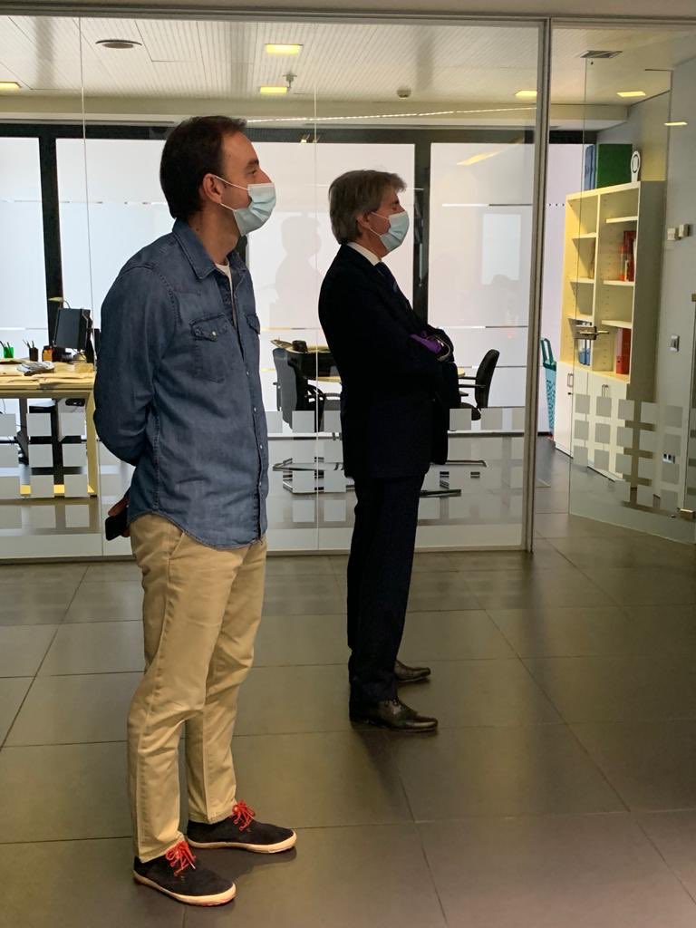 angelgarridog's tweet photo. Hoy atendiendo a los medios de comunicación, desde el centro de control del Consorcio Regional de Transportes de la @comunidadmadrid. Muchas gracias a los profesionales de los medios por su trabajo imprescindible. https://t.co/iPKS4s97HU