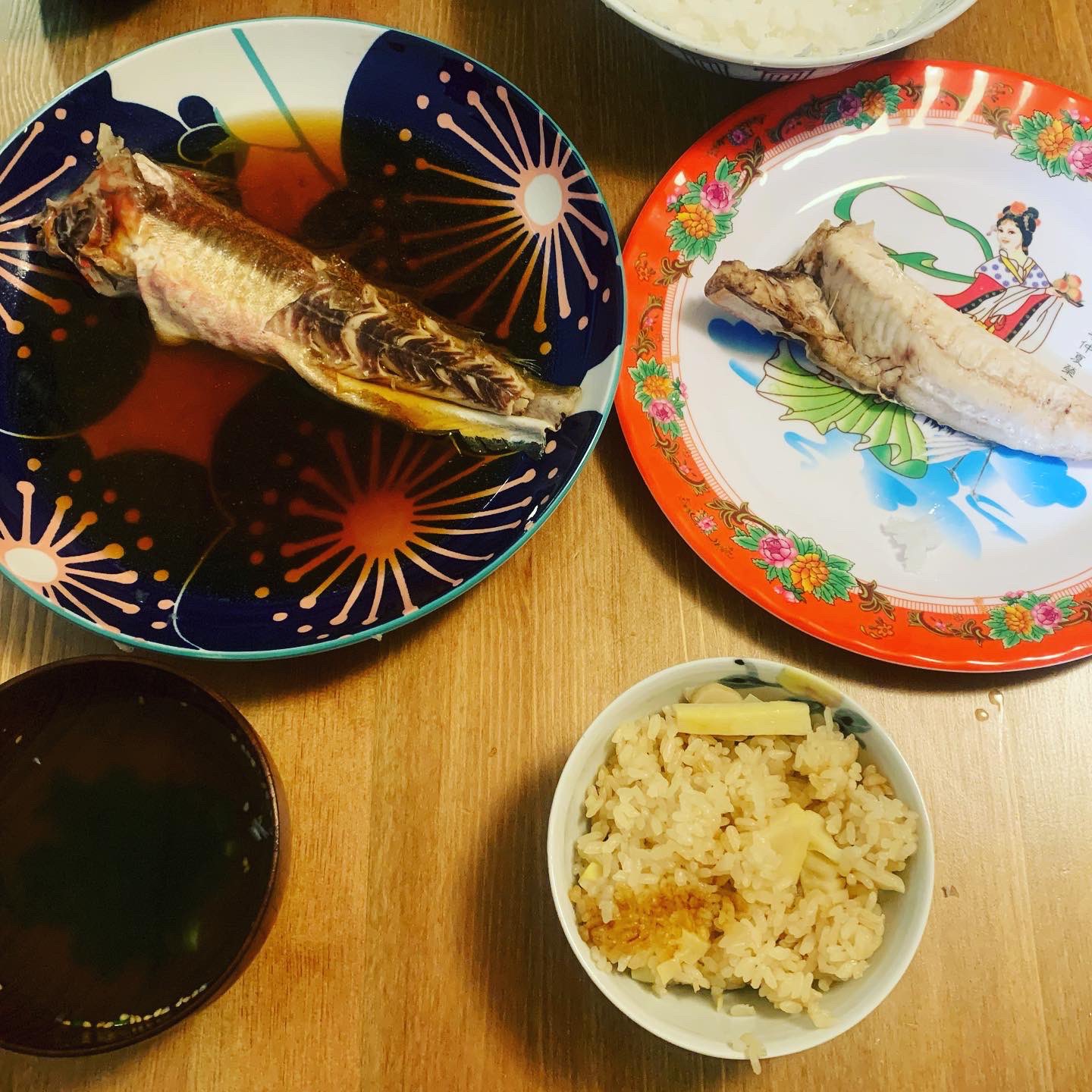 文園太郎 パブリック娘 A Twitter 今日はホウボウを調理しました 煮付けと塩焼き 二つの味を楽しめる形で調理しました たけのこご飯は奥さんが作ってくれました ホウボウの煮付け ホウボウの塩焼き ホウボウ美味しかった ホウボウかわいい T Co