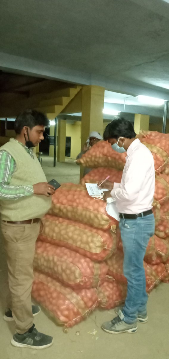 kisannetwork's tweet photo. (1/n) Over the past 3 weeks of the nationwide lockdown, several of @kisannetwork’s field team members have been working non-stop ensuring minimal disruption to our farmer services. Every day, when each of of them steps out of their homes, they brave not only the risk... https://t.co/d2JY1gppBJ