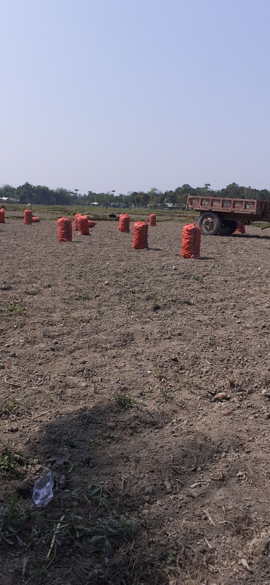 kisannetwork's tweet photo. (1/n) Over the past 3 weeks of the nationwide lockdown, several of @kisannetwork’s field team members have been working non-stop ensuring minimal disruption to our farmer services. Every day, when each of of them steps out of their homes, they brave not only the risk... https://t.co/d2JY1gppBJ