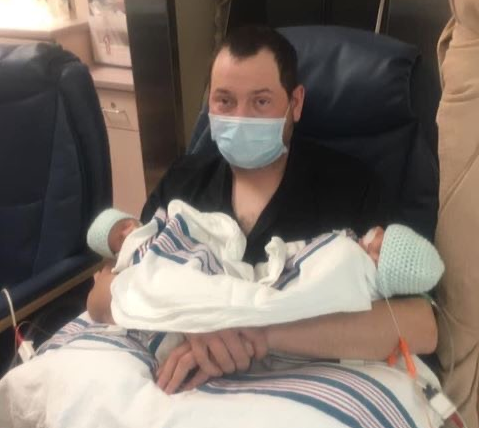 Community Reaches Out from Afar to Support New Father Through Tragedy

vocm.com/2020/04/13/tyl…