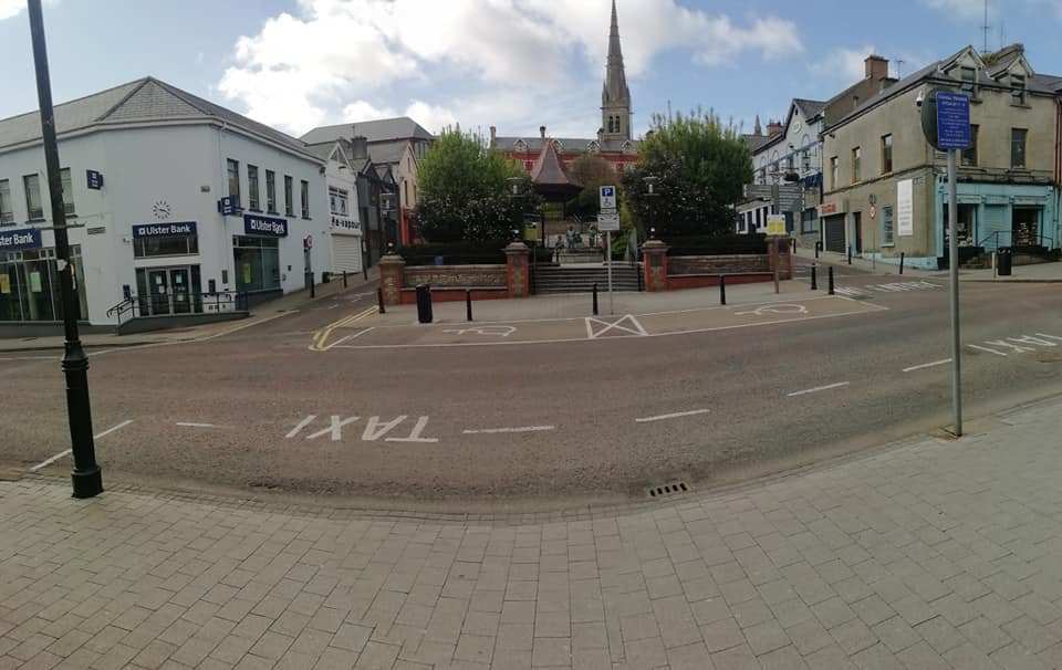 Picture special: See an eerie Easter Sunday in empty Letterkenny donegaldaily.com/2020/04/13/pic…