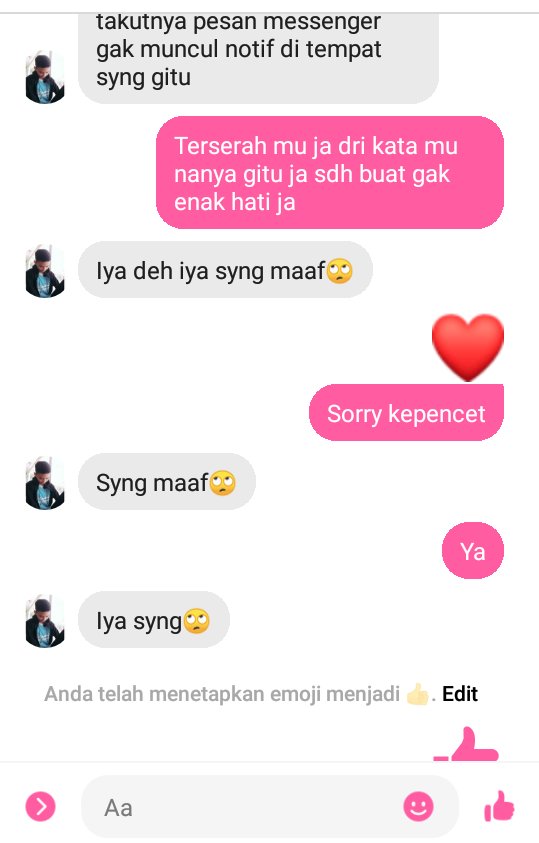 KerakyatanT's tweet photo. Pernah gak sih lo lagi ngambek trus mau pencetin tombol jempol eh lupa emotnya itu love?😂
#ngakakkocak #awlucu https://t.co/4coer5SS68