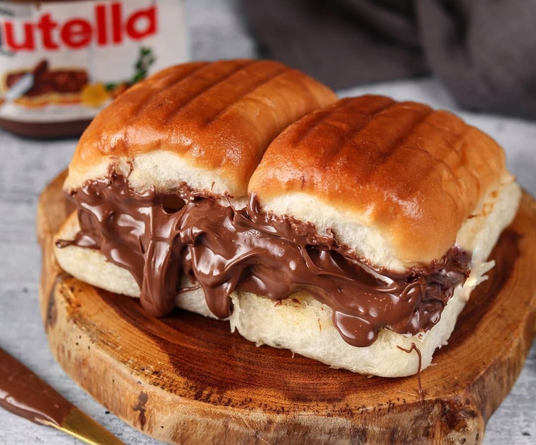 Craving for this delicious Nutella Pav 😍
#goodfoodclicks #goodfoodinmumbai #foodlover #foodies #food #foodporn #cannon #mumbai  #foodstyling #foodphotography #foodpics #foodstyle #beatthecreativeinyou #foodphotographer 
#Houseparty #lockdown #mumbai