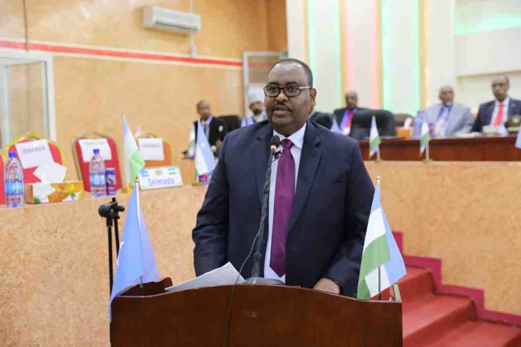 AbdulahYussuf's tweet photo. Su'aal hada Madaxweyne Deni Muxuu kaga duwan yahay Faysal Cali waraabe iyo Sanbalooshe waa isaga Durbaanka qabiilka ah tumaaya Marwalba #ileen Faysal iyo San'balooshaba waa iyaga had iyo jeer ka hadlaaya Reerkeyga waa la dulmiyey.
Allow Ceebtayada Astur" Madaxweynow Xaal qaado. https://t.co/r9wupWPIcO