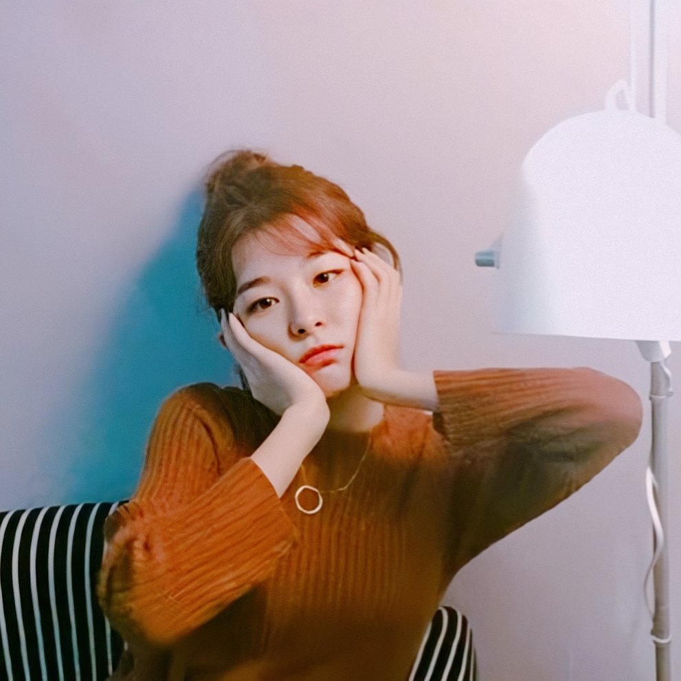  You and Me (and Her) Seulgi's job was simple: design her cousin's new house in time for her wedding. The only catch is that her cousin was working abroad and her only immediate contact was her unhelpful fiancé, Chanyeol.a chanseul au