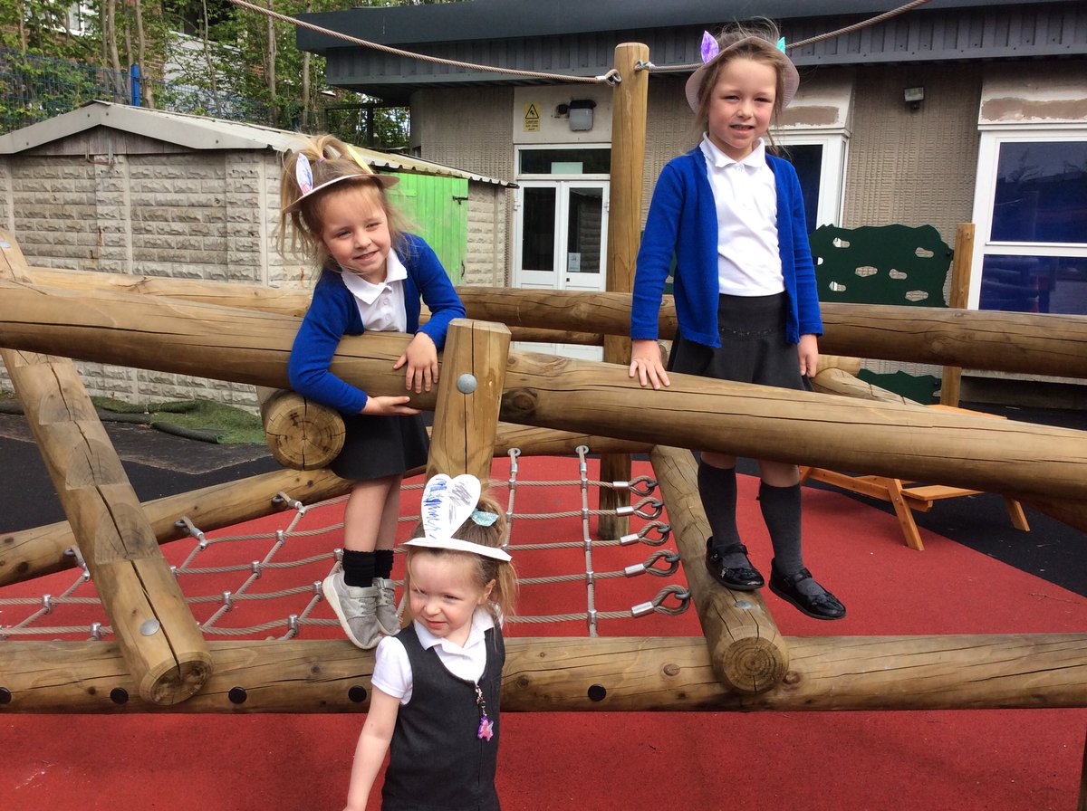 NET_Katherines's tweet photo. Today, we had great fun making Easter hats. The children did some super colouring to decorate their hats. ✏️🎨🌈 #NETKPA #Easter #Colouring #nolimits #growingfuturegenerations https://t.co/dqizeCEP1e
