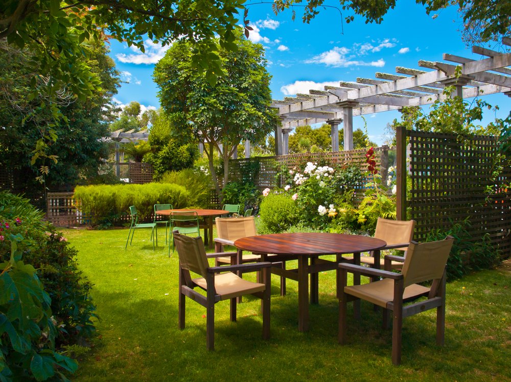 AlvaDecor's tweet photo. Si tienes patio, este es el momento de ponerlo a punto para disfrutarlo durante el buen tiempo. Te damos algunas ideas de decoración para que te inspires y te pongas manos a la obra. https://t.co/FLkEmqyffH