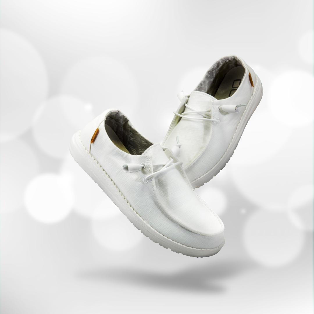 DudeShoesUK's tweet photo. Super soft cotton uppers, Hey Dude’s women’s Wendy Chambray provides all day comfort. https://t.co/LFtXgBK9t0 #comfortableshoes #easyon #sliponshoes #laidbackstyle #heydudeshoes #heydude https://t.co/xs25Dinnxj