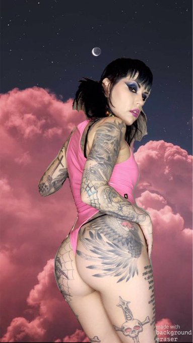 Can&rsquo;t believe this asshole made it to 45 years old!!! Howwww! https://t.co/W0KX7En6FR<a href="/tag/linneaquigley"class="tags"><span>#linneaquigley</span></a><a href="/tag/nightofthedemons"class="tags"><span>#nightofthedemons</span></a>