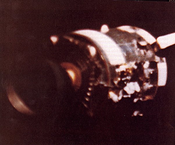IanYorston's tweet image. Whereas previously… 
“This blurry photo taken by the #Astronauts shows the extent of the injury to the #Apollo13 spacecraft, which exposed most of the inside of the #ServiceModule to #Space”
nssdc.gsfc.nasa.gov/planetary/luna…
