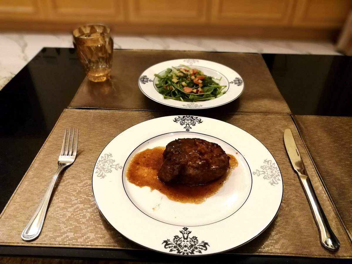 Vatanarak's tweet photo. #Ribeye #Steak &amp; #Porkchop &amp; #Rocket #Salad for tonight. Cook your own #Food is safe, clean and No #COVID19

#CaptMarc
#CookFromHome https://t.co/mtps6x2IM8