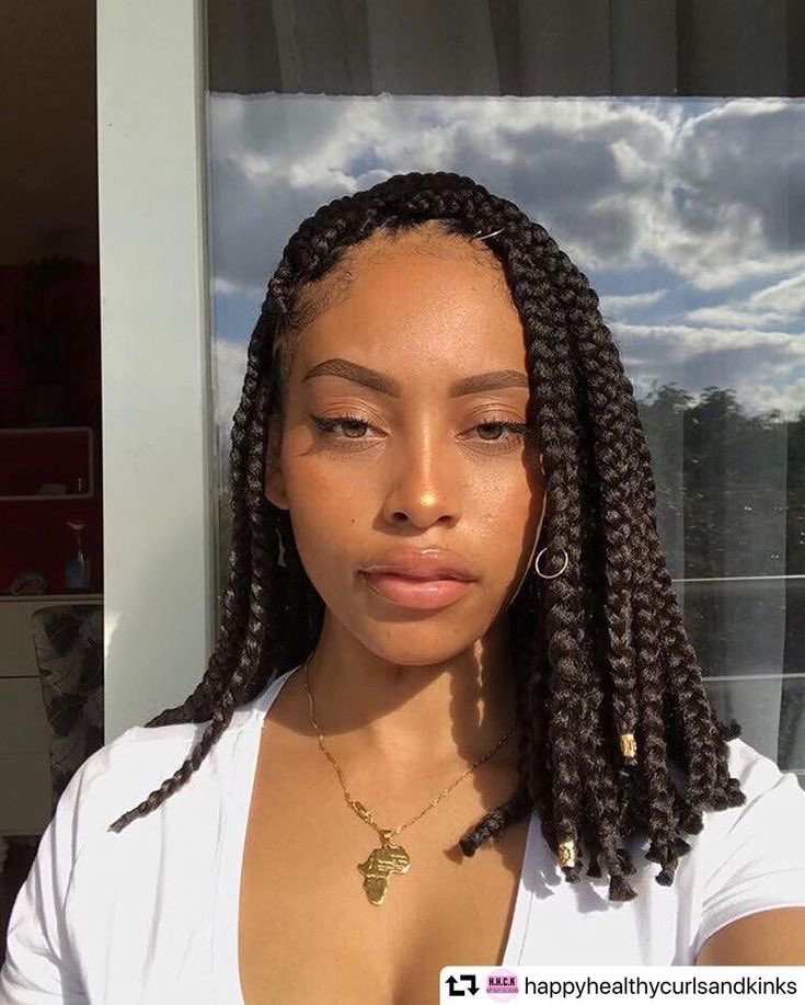 After giving your hair a month’s rest, you realize it’s at that awkward length. So you decided, let’s do box braids. Which one are you going for?