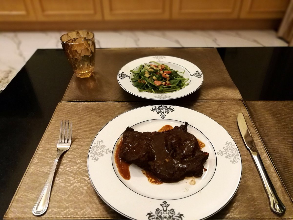 Vatanarak's tweet photo. #Ribeye #Steak &amp; #Porkchop &amp; #Rocket #Salad for tonight. Cook your own #Food is safe, clean and No #COVID19

#CaptMarc
#CookFromHome https://t.co/mtps6x2IM8