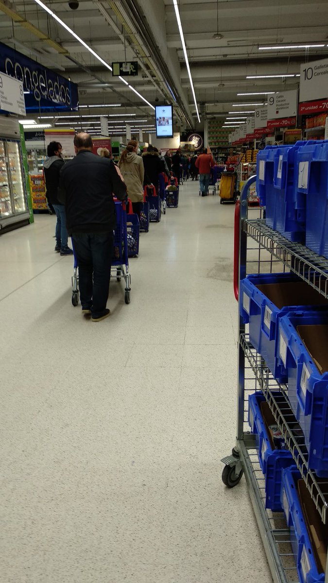 kasickologo's tweet photo. @CarrefourES Estas son las medidas de seguridad que toma el centro de Aluche para evitar aglomeraciones? https://t.co/sAy5xbIOpY