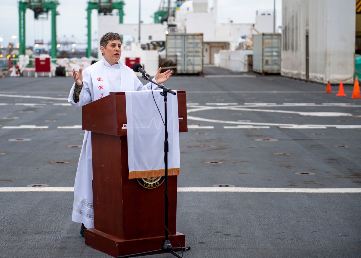Images dated: 04/12/2020  http://WWW.GEORGE.NEWS USNS Mercy Sailors Observe Easter Sunrise Service on the flight deck.