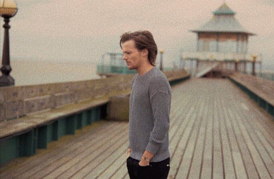 underrated pictures of louis tomlinson; a thread