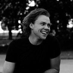 Ashton’s deleted Instagram posts ~a thread~