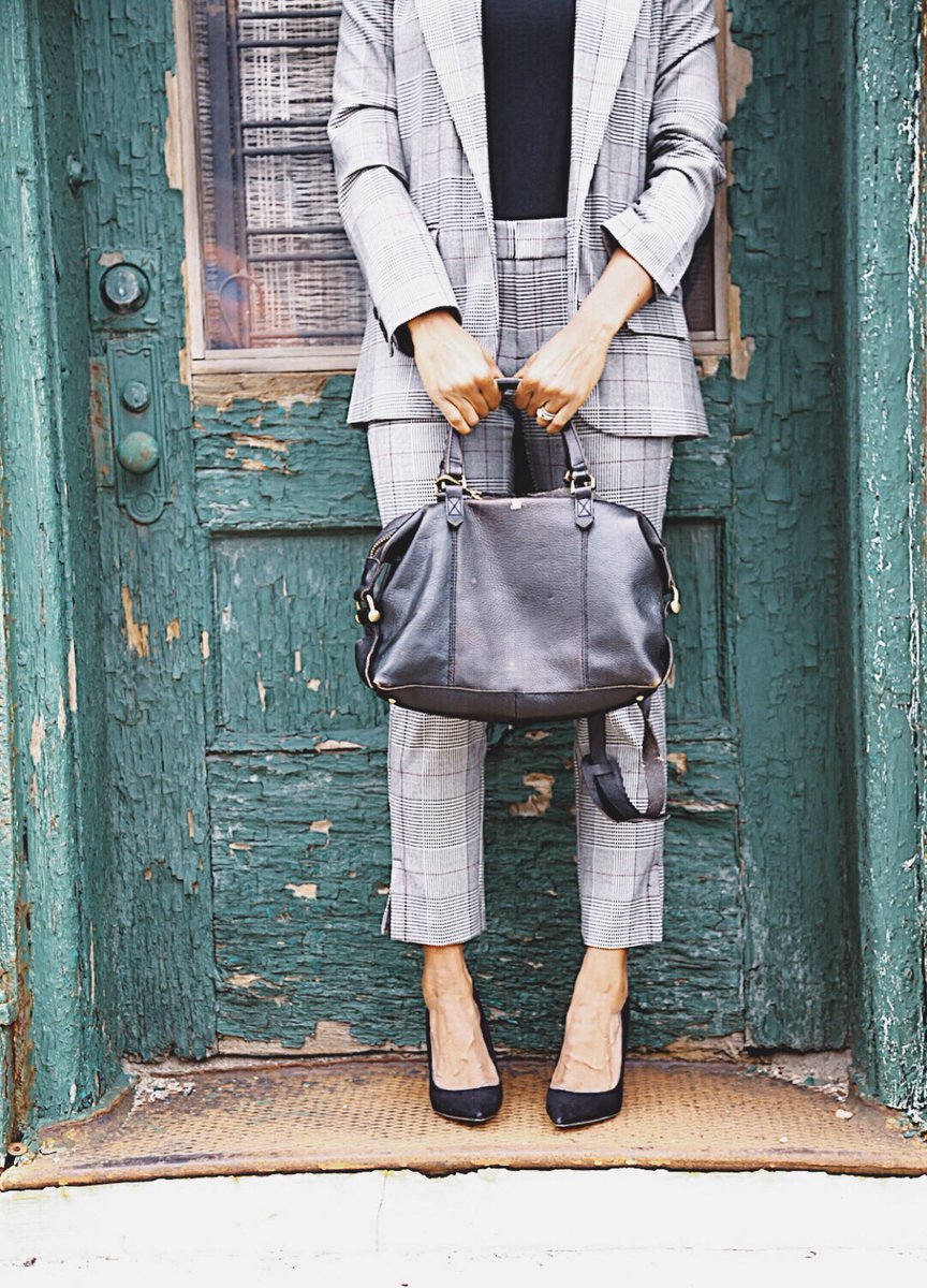 TheReadyPretty's tweet image. Now is not the time to go dark. Today on 'The Checkout' blog, we're sharing 8 things you can do to drive online sales for your business right now. loom.ly/ALz2hCc

#readypretty #smallbusiness #branding