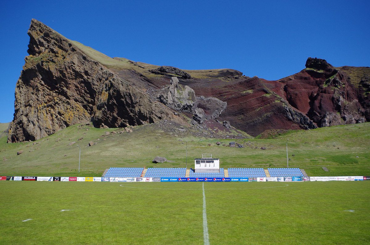 Hásteinsvöllur. Islandia.Club: Íþróttabandalag Vestmannaeyja (ÍBV)Capacidad: 2.300 (534 sentados).Inaugurado: 1912