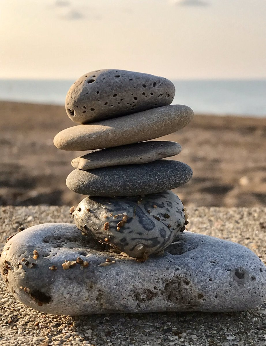 LedvinaJanet's tweet photo. Time at Lake Michigan #lakemichigan #lakemichiganrocks #stackingrocks https://t.co/U7nWXXjhjZ