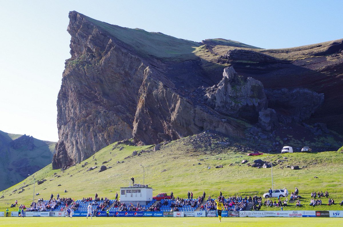 Hásteinsvöllur. Islandia.Club: Íþróttabandalag Vestmannaeyja (ÍBV)Capacidad: 2.300 (534 sentados).Inaugurado: 1912