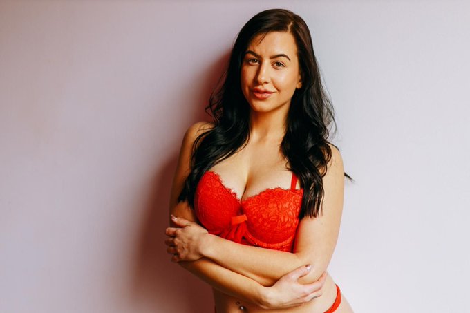 It&rsquo;s my birthday! 🥳 make my day and sign up to my site https://t.co/c7P0b2bUVM 🎂🎁🎈 https://t.co/O8Yy