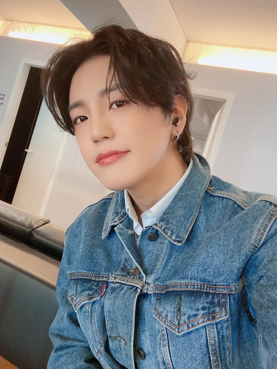 official_ACE7's tweet photo. [#에이스_동훈]
초이스 저희는 어떤 곡이든 준비됐습니다!!
히든트랙 많은 투표 부탁드려요❤️
#초이스 #에이스 #히든트랙
#CHOICE #ACE https://t.co/jBj0Prn9aW
