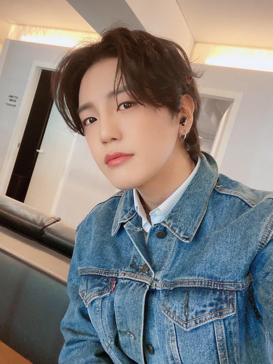 official_ACE7's tweet photo. [#에이스_동훈]
초이스 저희는 어떤 곡이든 준비됐습니다!!
히든트랙 많은 투표 부탁드려요❤️
#초이스 #에이스 #히든트랙
#CHOICE #ACE https://t.co/jBj0Prn9aW
