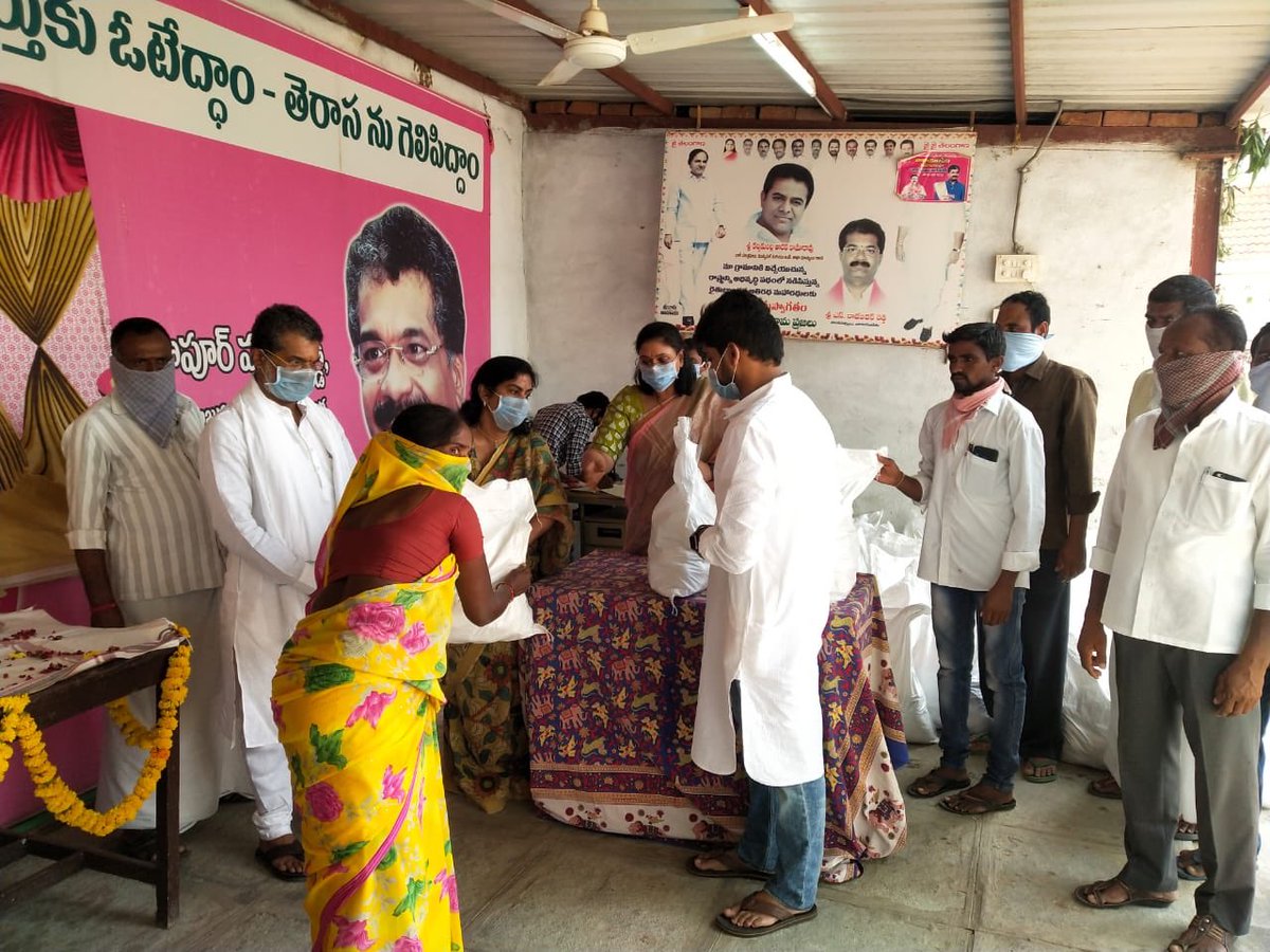 SRajenderReddy7's tweet photo. Every house in my village of Seri Venkatapur have received essential items sufficient for 15 days. During these times it’s our responsibility as people of the community to help those who are in need. #Covid19India https://t.co/ayGKRO11DN