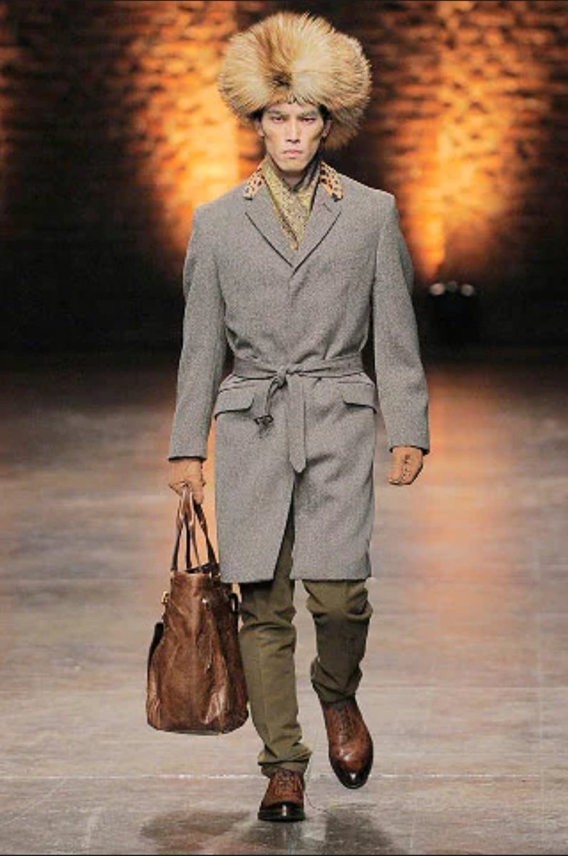 Fall Winter Homme 2008:Cette collection est aussi inspirée de son voyage en Inde. L'invitation du show était une photo qu'il avait pris du Mont Everest. Certaines techniques indienne de broderies one été utilisé pour réaliser plusieurs pièces.