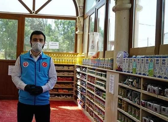 TNNArabic's tweet photo. مسجد تركي يحول أرففه إلى مركز لإغاثة الفقراء https://t.co/0lCR3JCujl