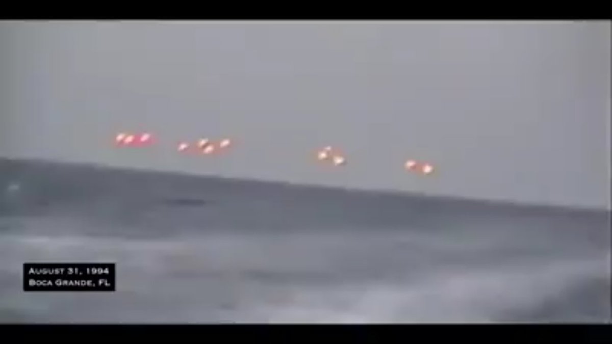 Unidentified lights in Greer& #39;s film? Nope, military flares. Parachute flares launched during military exercises are often mistaken for a fleet of UFOs, as I exposed many times in my timeline and on YouTube:  https://youtu.be/KYARVOV_Q... 