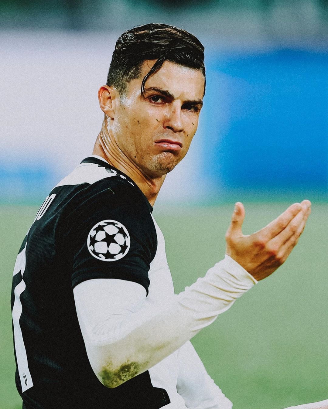 Cristianista ロナウドなんの髪型にしてもかっこいいからいいけどやっぱこの時の髪型に戻して欲しい 笑 T Co F44zcvbwbt Twitter