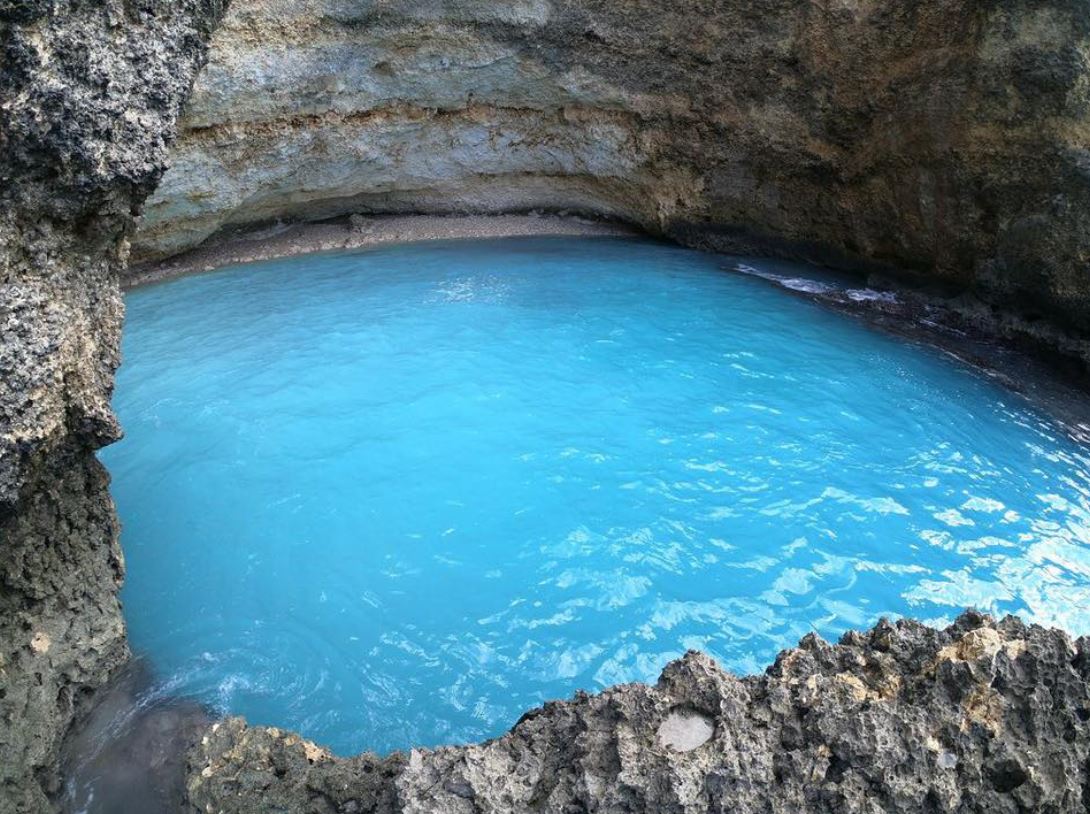 - l'Anse CastaliaLieu: Guadeloupe, Antilles Françaises