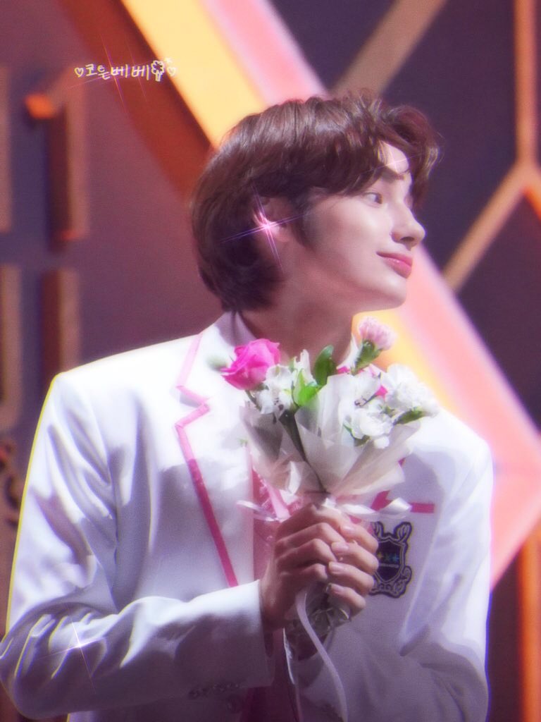 hueningkai as a heartthrob from the 80’s;—a thread:   #HUENINGKAI  @TXT_members