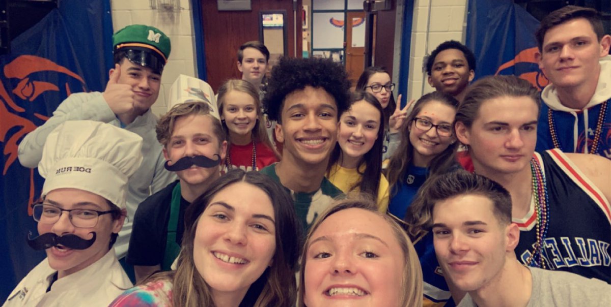 leah_pig's tweet photo. @ValleyParkHS @ValleyParkSTUCO https://t.co/x9kdCoeN1w