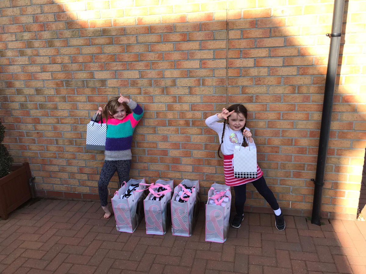 karenamarshall's tweet photo. Toiletry gift bags for those stuck in hospital during lockdown.  @NewMonklandPS @NHS https://t.co/FI7QLPi7QB