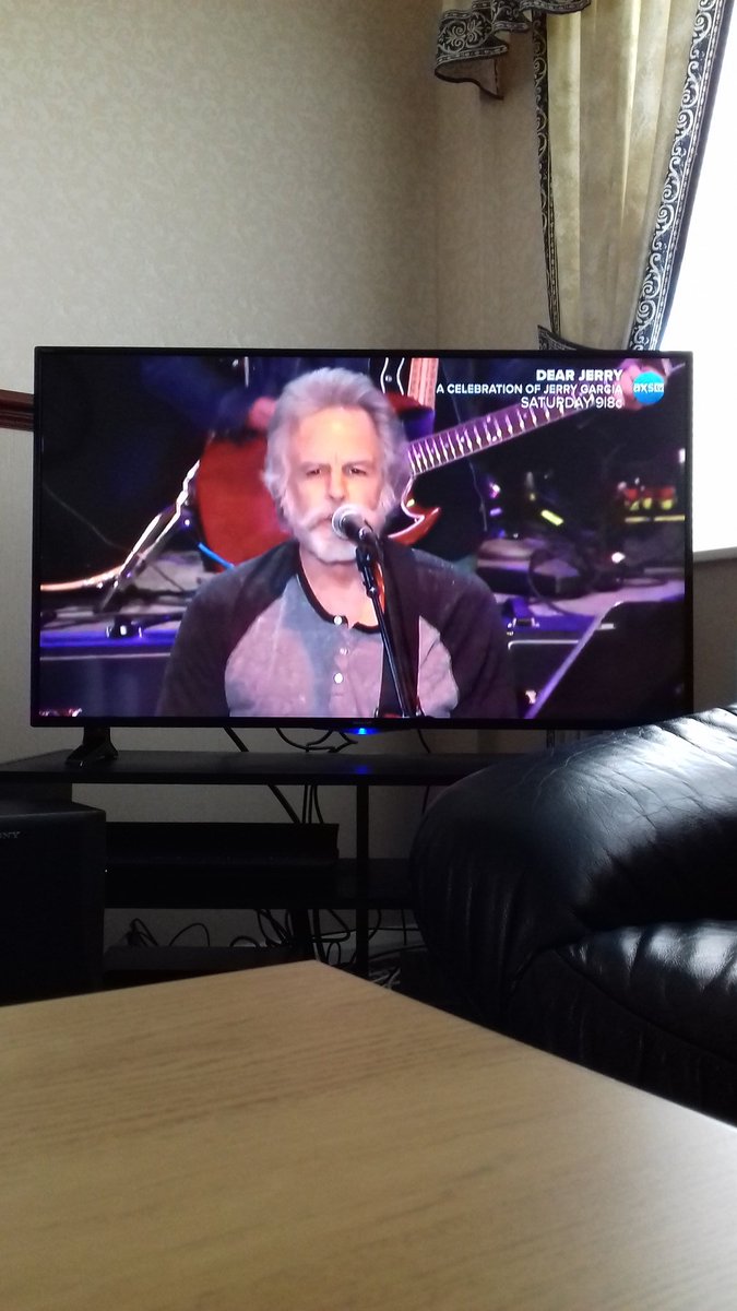 Keef_B_1's tweet photo. 🎵🎹🎸🎤"Every silver lining's got a touch of grey".🎵 #dearjerryconcert #GratefulDead #bobweir #music #gig #gigs #NowPlaying #NowWatching #TV #tvtime #SelfIsolation #coronavirus #COVID19 #StayAtHome #StayAtHomeSaveLives #BeSafe #bekind @GratefulDead @BobWeir @jerrygarcia https://t.co/5oM7u5CElp