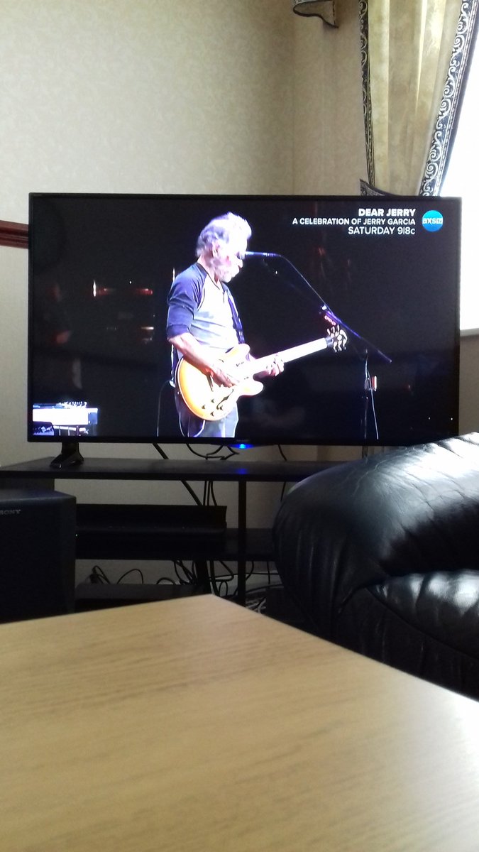 Keef_B_1's tweet photo. 🎵🎹🎸🎤"Every silver lining's got a touch of grey".🎵 #dearjerryconcert #GratefulDead #bobweir #music #gig #gigs #NowPlaying #NowWatching #TV #tvtime #SelfIsolation #coronavirus #COVID19 #StayAtHome #StayAtHomeSaveLives #BeSafe #bekind @GratefulDead @BobWeir @jerrygarcia https://t.co/5oM7u5CElp