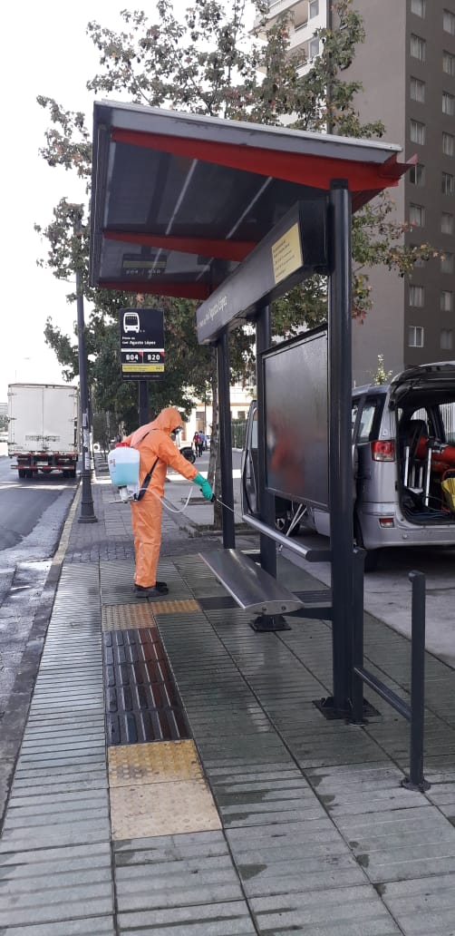 Seguimos con labores de sanitizacion de los puntos de Parada de transporte público en nuestra comuna, que permite aminorar las probabilidades de contagio <a href="/Duranbaronti/">Gonzalo Durán</a> <a href="/Muni_Indep/">Municipalidad de Independencia</a> <a href="/Seg_Publica_Ind/">Independencia segura</a>