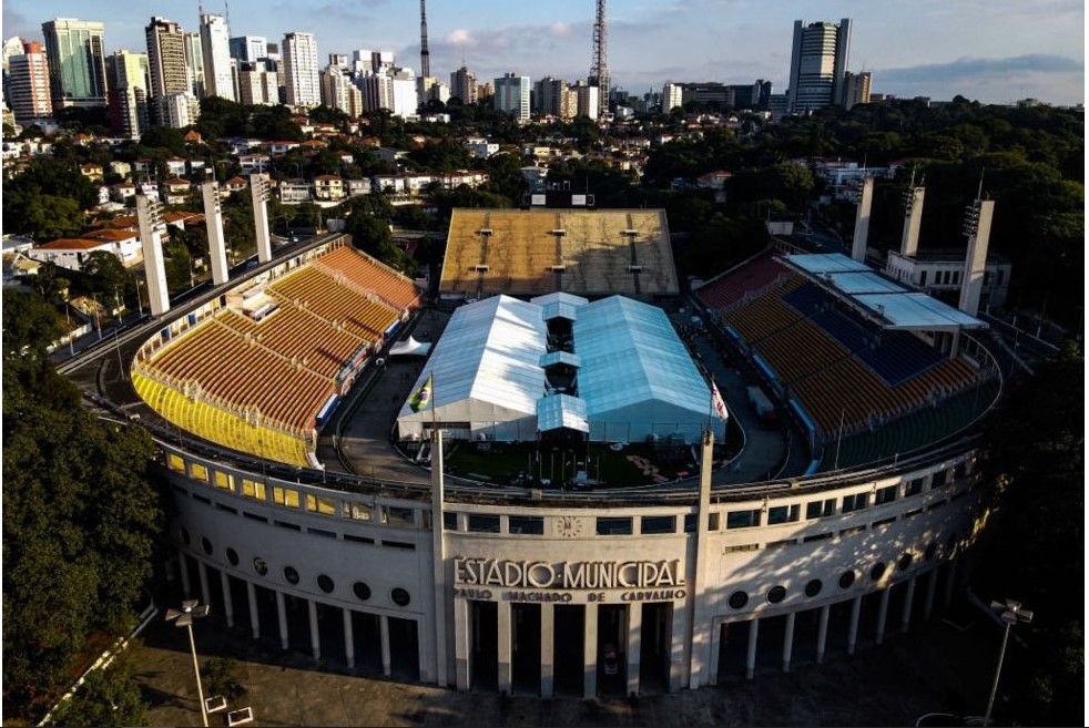 NavistarNews's tweet photo. When Pacaembu stadium (soccer arena & concert venue) was converted into a temporary hospital with 200 beds, #MWMMotores Diesel stepped up to lend 2 gensets to power the facility. Thank you MWM for your support to the first responders & citizens of #SaoPaulo! https://t.co/EshREmsW0Q