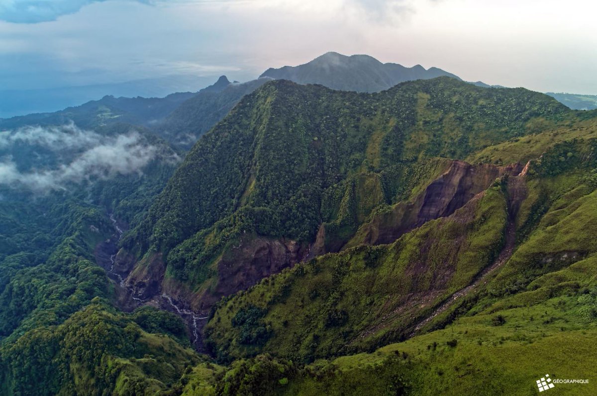 - La montagne PeléeLieu: Martinique, Antilles FrançaisesL& #39;un des volcans les plus tristement célèbres des Caraïbes