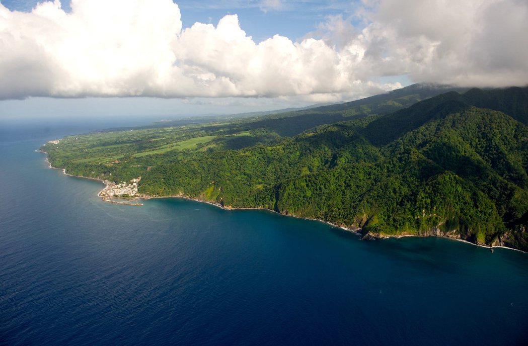 - La montagne PeléeLieu: Martinique, Antilles FrançaisesL'un des volcans les plus tristement célèbres des Caraïbes